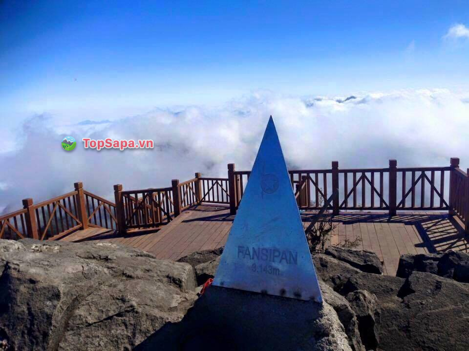 Nổi tiếng với đỉnh Fanxipan trên dãy Hoàng Liên Sơn với độ cao hơn 3000 mét